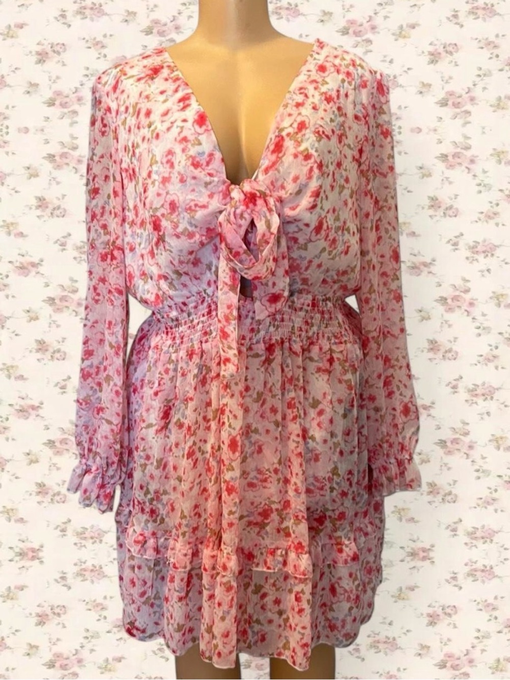 Floral Tie-Front Long Sleeve Women’s Dress! 🤍